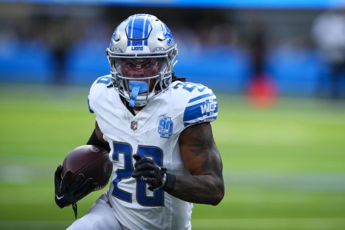 Detroit Lions running back Jahmyr Gibbs (26) runs during the NFL game between the Detroit Lions and the Los Angeles Chargers on November 12, 2023, at SoFi Stadium in Inglewood, CA.