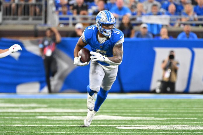 Detroit Lions running back David Montgomery (5) runs for a long gain during the Detroit Lions versus the Tampa Bay Buccaneers game on Sunday September 15, 2024 at Ford Field in Detroit, MI.